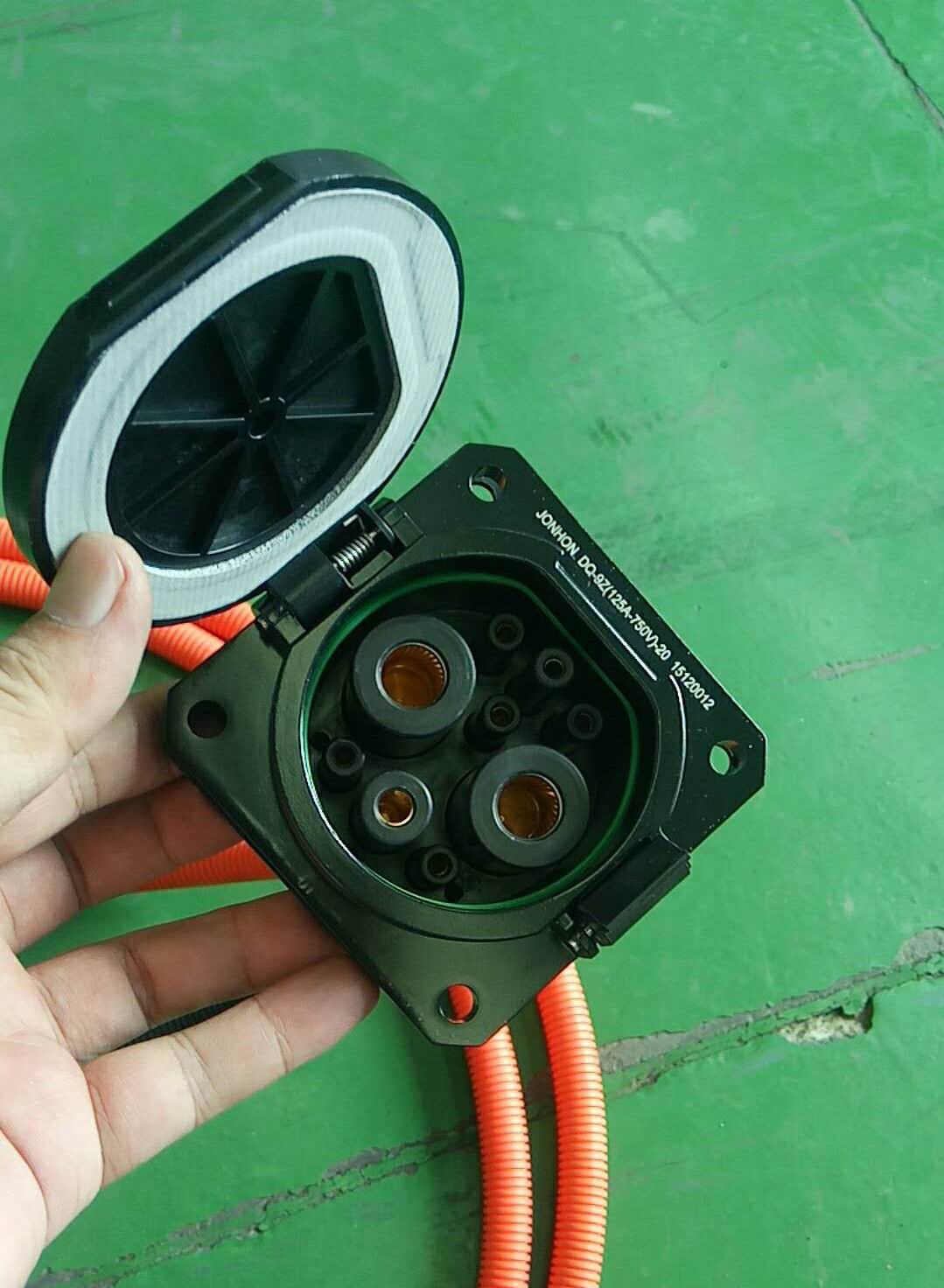 DC charging socket (new national standard 750V-125A, used in heavy industry)-1