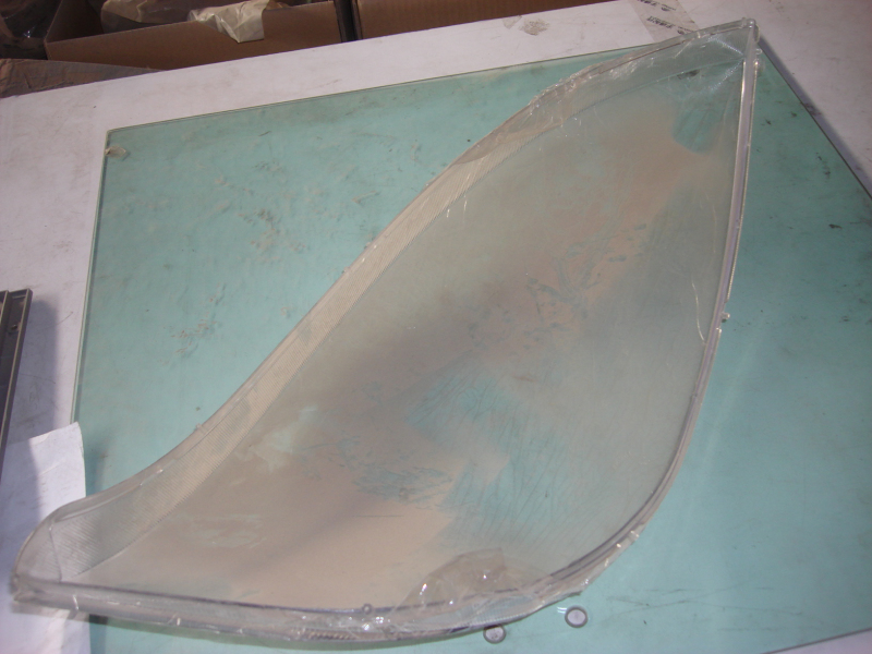 Left headlight lamp shade; LION3711111-1