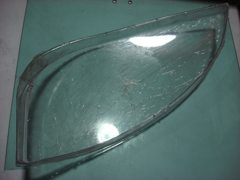 Right front lamp shade; LION3711112