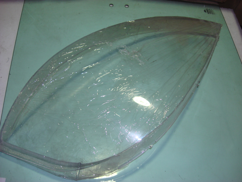 Right front lamp shade; LION3711112-1