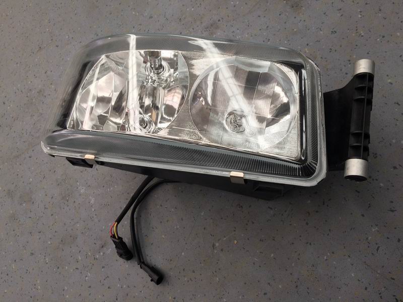 Combination headlight WG486 right side-2