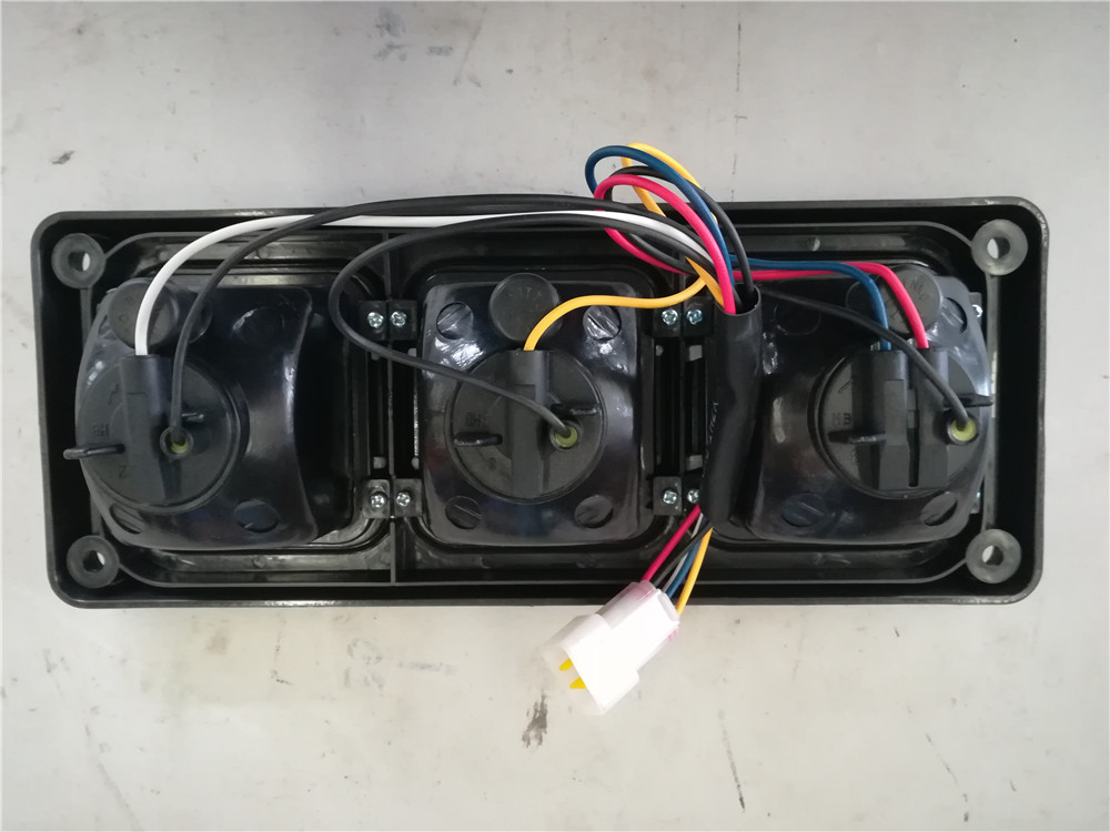 Задний левый фонарь Z-HX 85X75-1-00-1