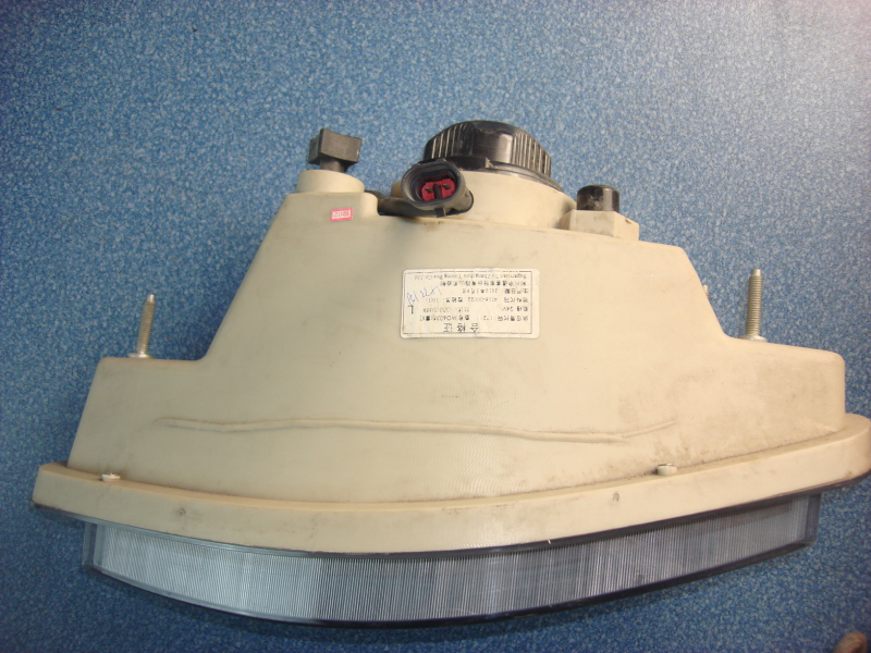 D Левая передняя противотуманная фара 6859H