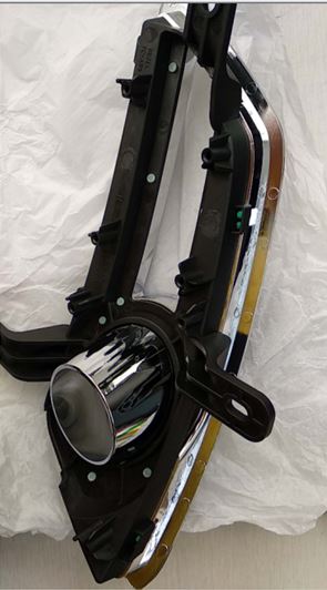 Front fog lamp decorative circle assembly; right