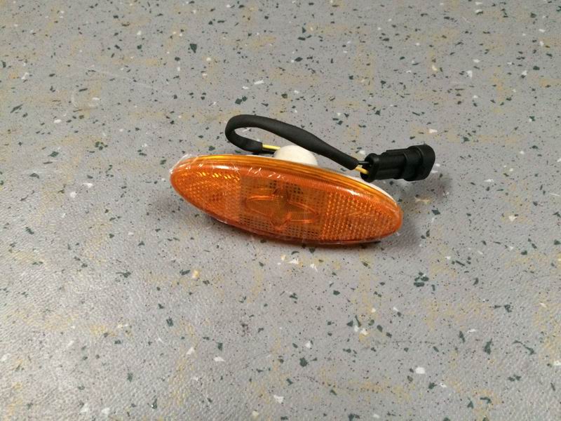 Боковой указательный фонарь WG-3. 130 , болт лампочки + ПЭ, овал 24V