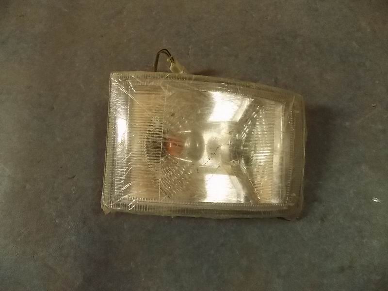 WG421-1Z front steering/position light