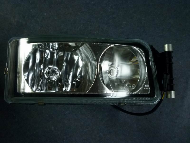 А 74 правый передний фонарь (внутренний 12V )