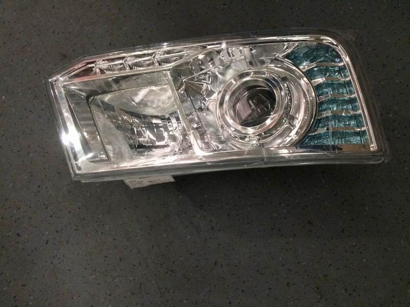 Combination headlight H-QZ520*215 ZK6729 Right-1