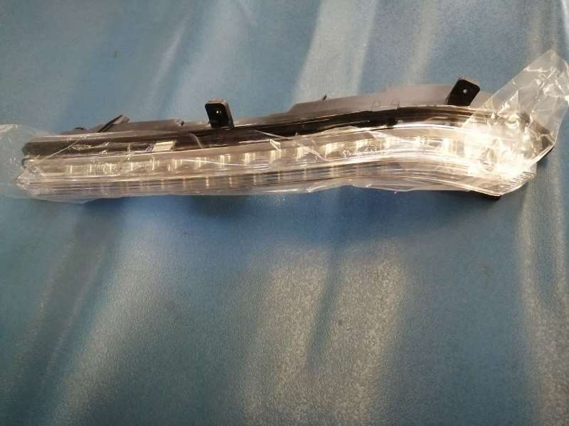 Right front day travel position combination light