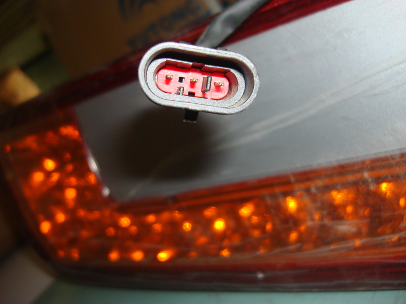 Задний профильный фонарь WGSK 488 Светодиод Правая сторона-2