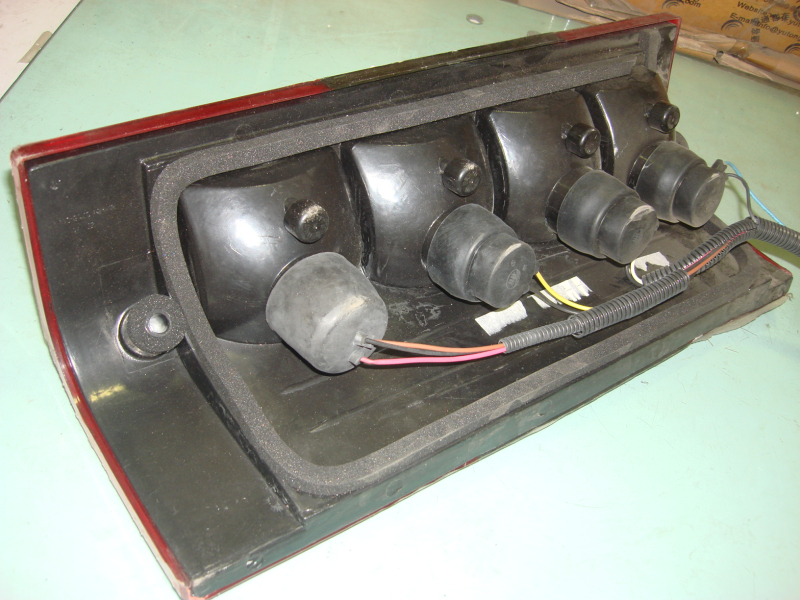 A74 right combination rear taillight assembly (domestic 12V)-2