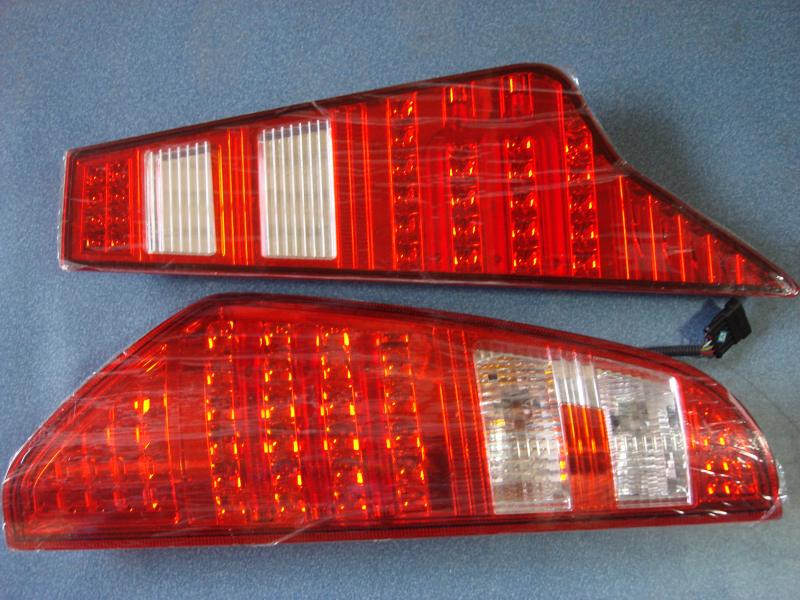 Combined rear taillight (HA1062) right side (with decorative panel)-1