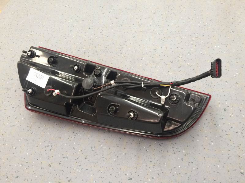 Комбинированный задний фонарь-правый; без декоративной панели в комплекте-1