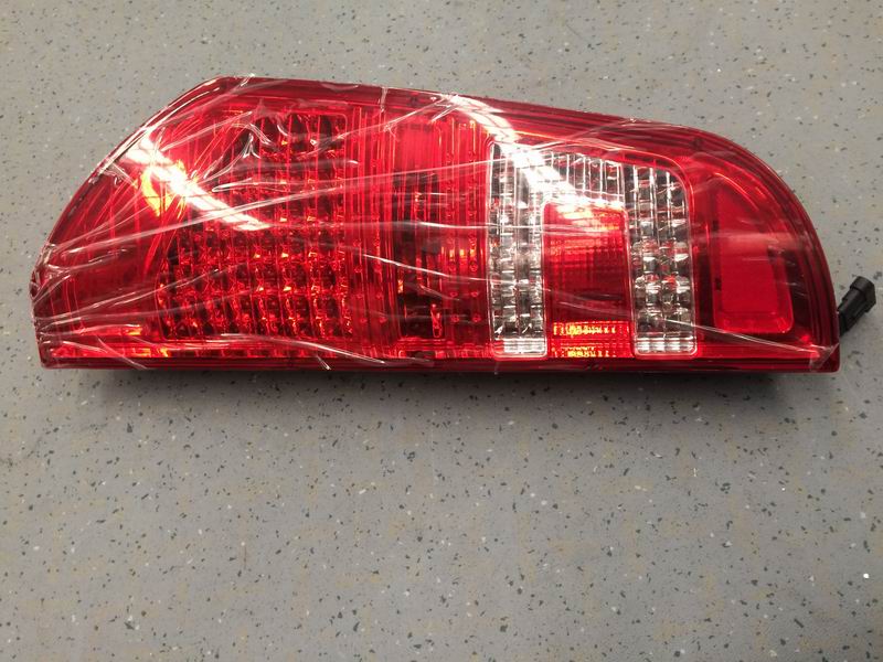 Комбинированный задний фонарь-правый; без декоративной панели в комплекте-2