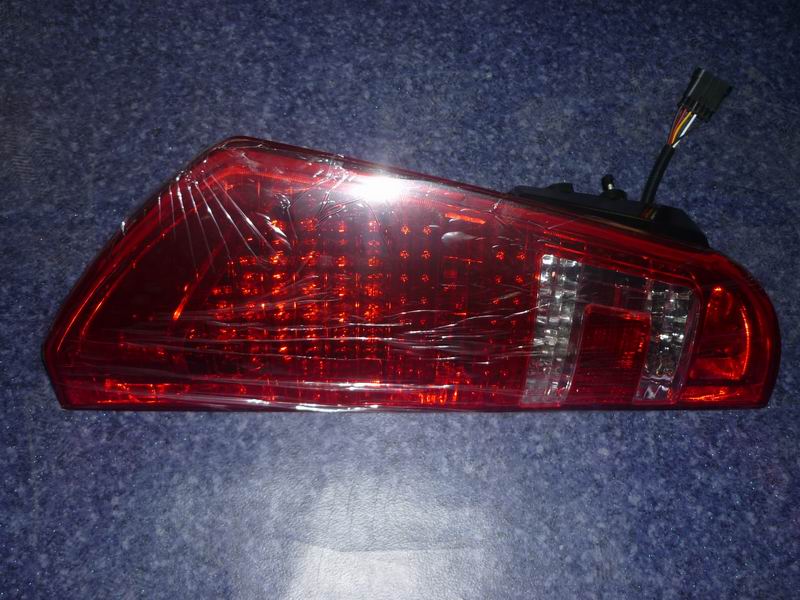 Combined rear taillight assembly; no decorative panel-2