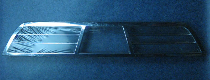 Под передней и средней секцией декоративная панель ЗК 6708DH