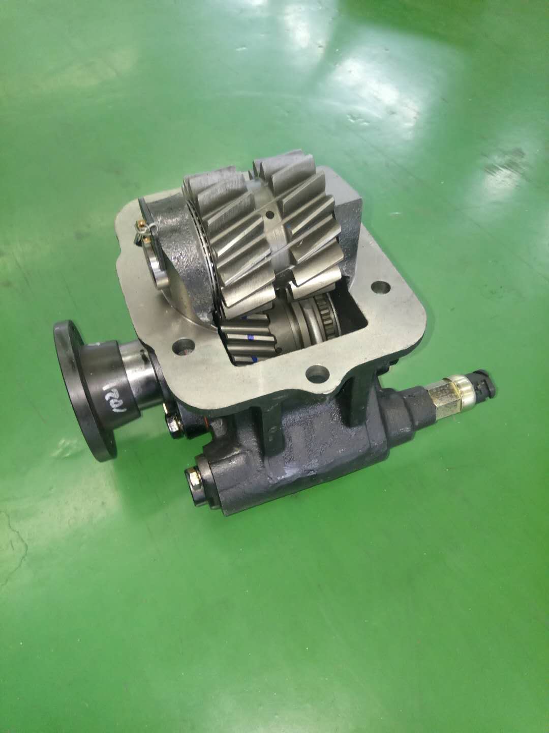 Прием мощности; фланцевый тип; округ Колумбия 4205N120D-010