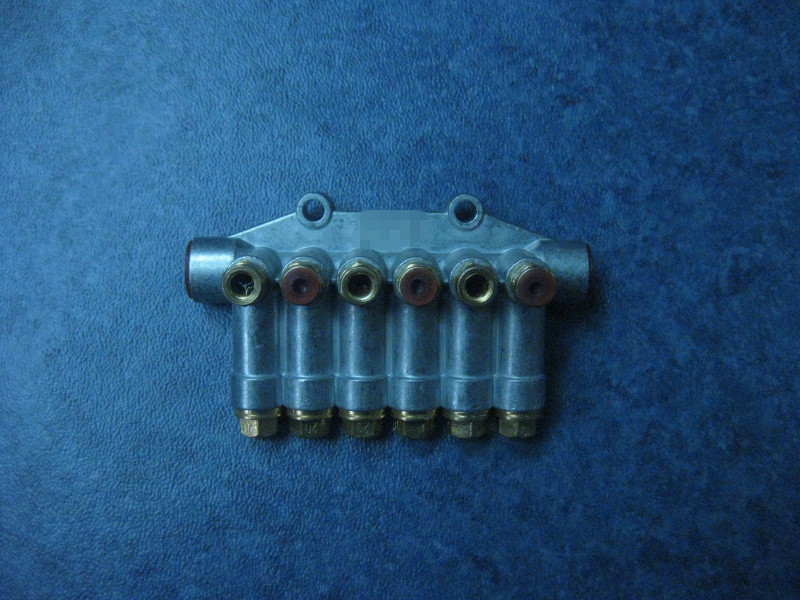 D Adjustment arm distributor (four 0.2; two 0.1) assembly-2