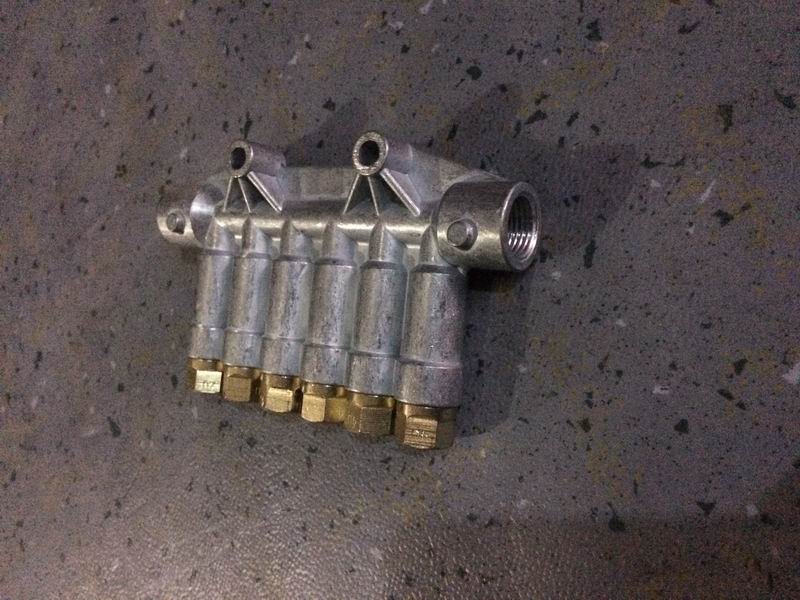 集中润滑分配器(2*0.2+4*0.4);前桥用-1