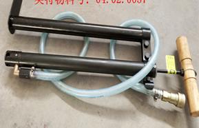 Concentrated lubrication refueling gun