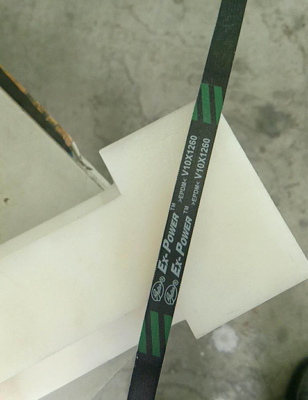 Compressor triangle belt, narrow V belt 10X1260 (Gates)-1