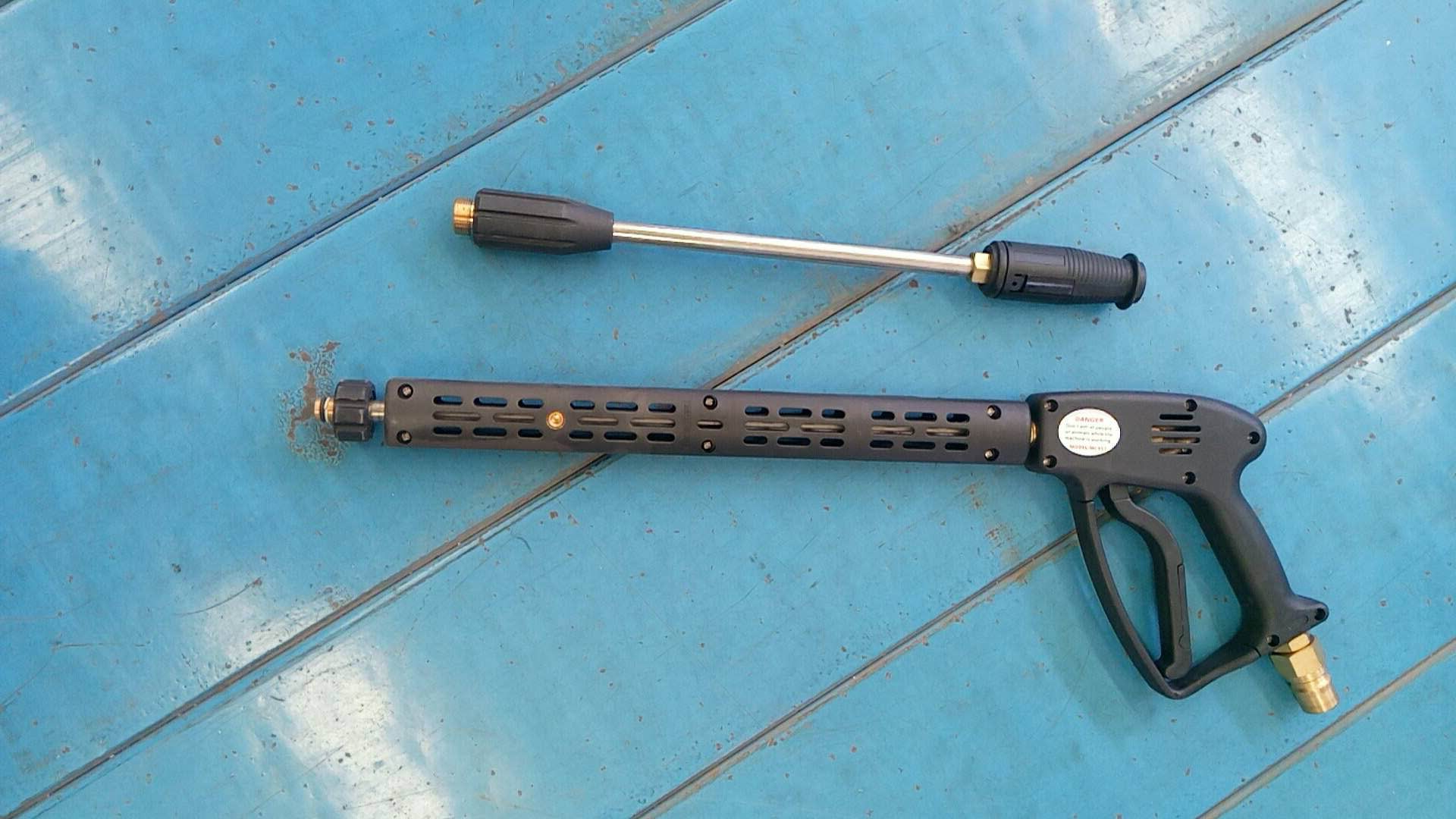 Spray gun assembly (with male connector)