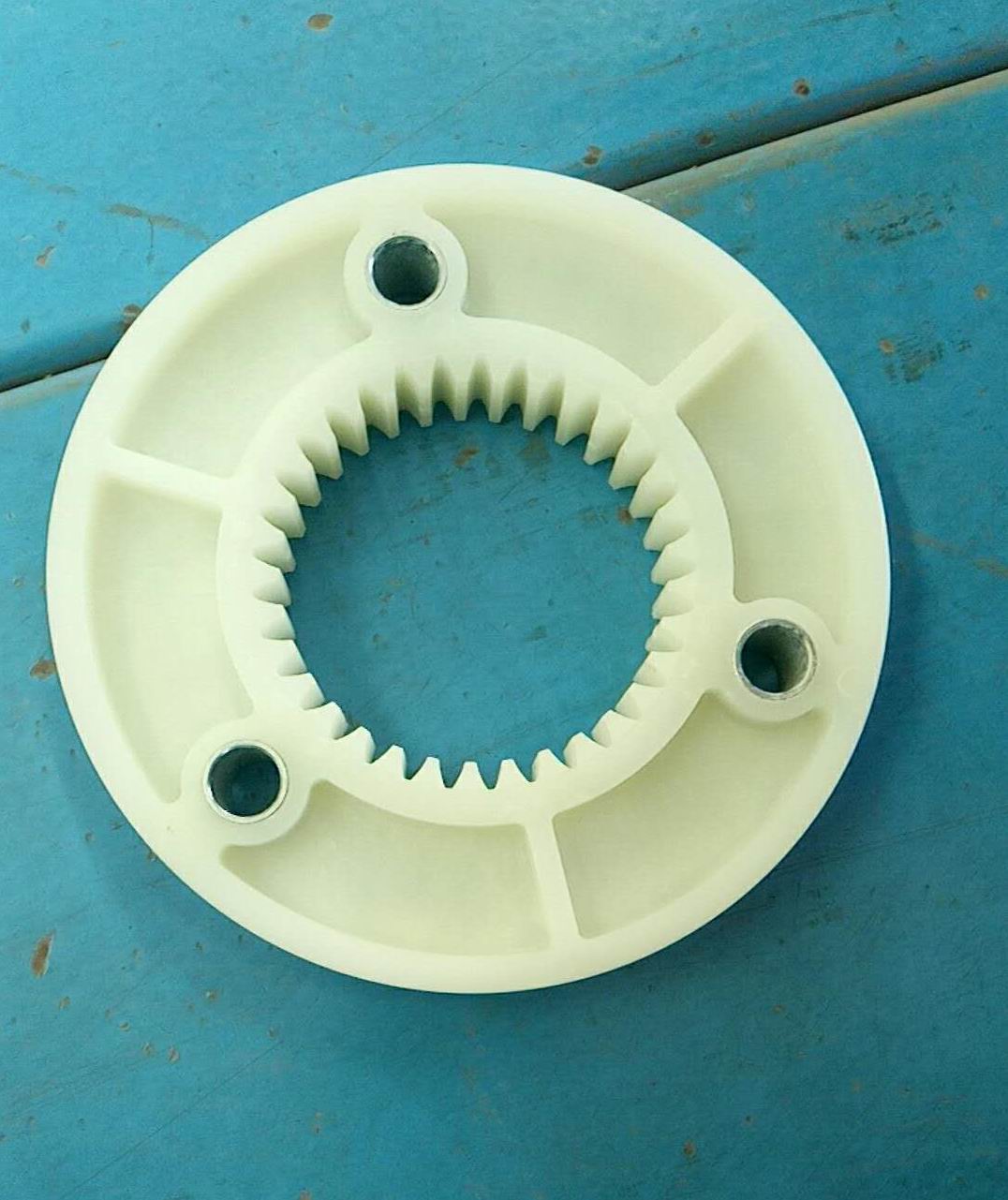 Nylon connection; connecting flywheel
