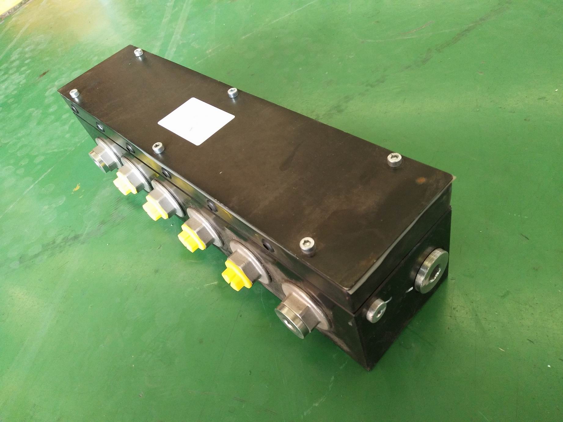 Шестисоединенный клапанный комплект