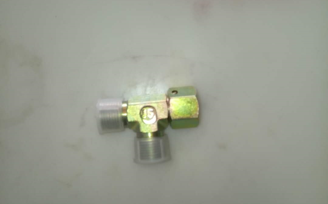 Straight tee combination connector CC-18