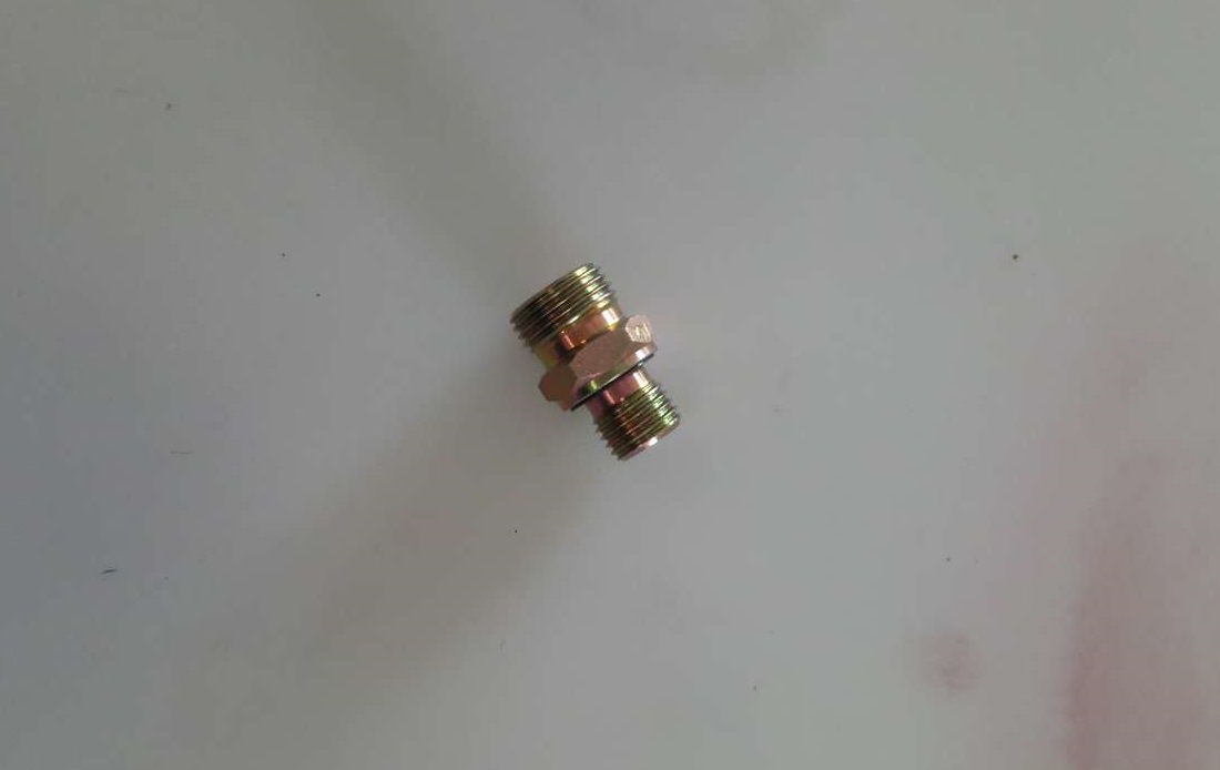 End through connector 1CM-18-14WD