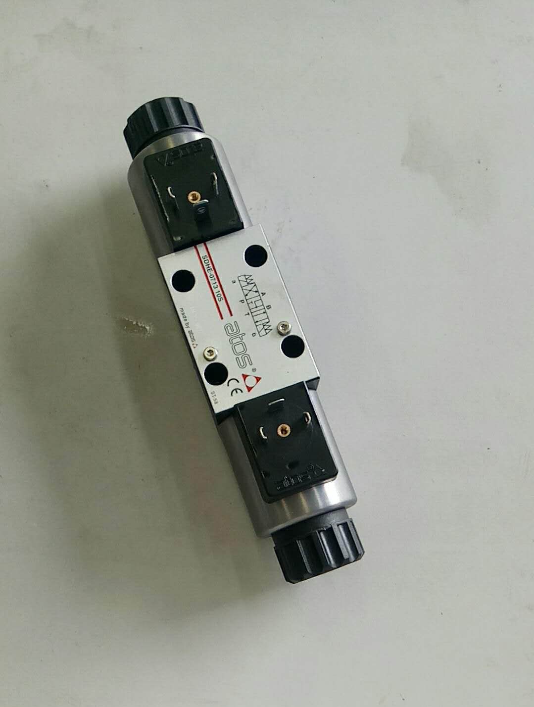 Plate solenoid reversing valve; SDHE-0713-X24DC