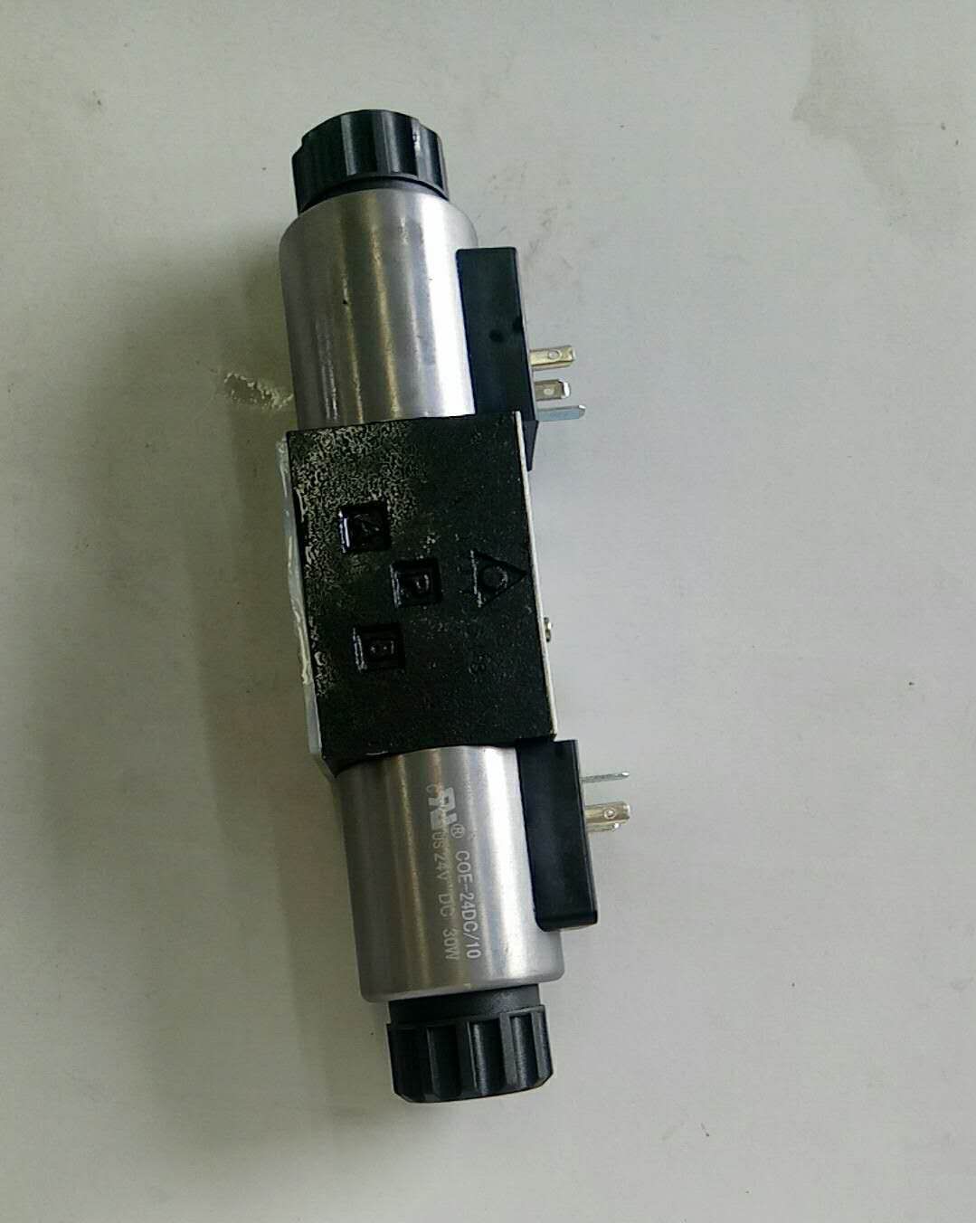 Plate solenoid reversing valve; SDHE-0713-X24DC-1