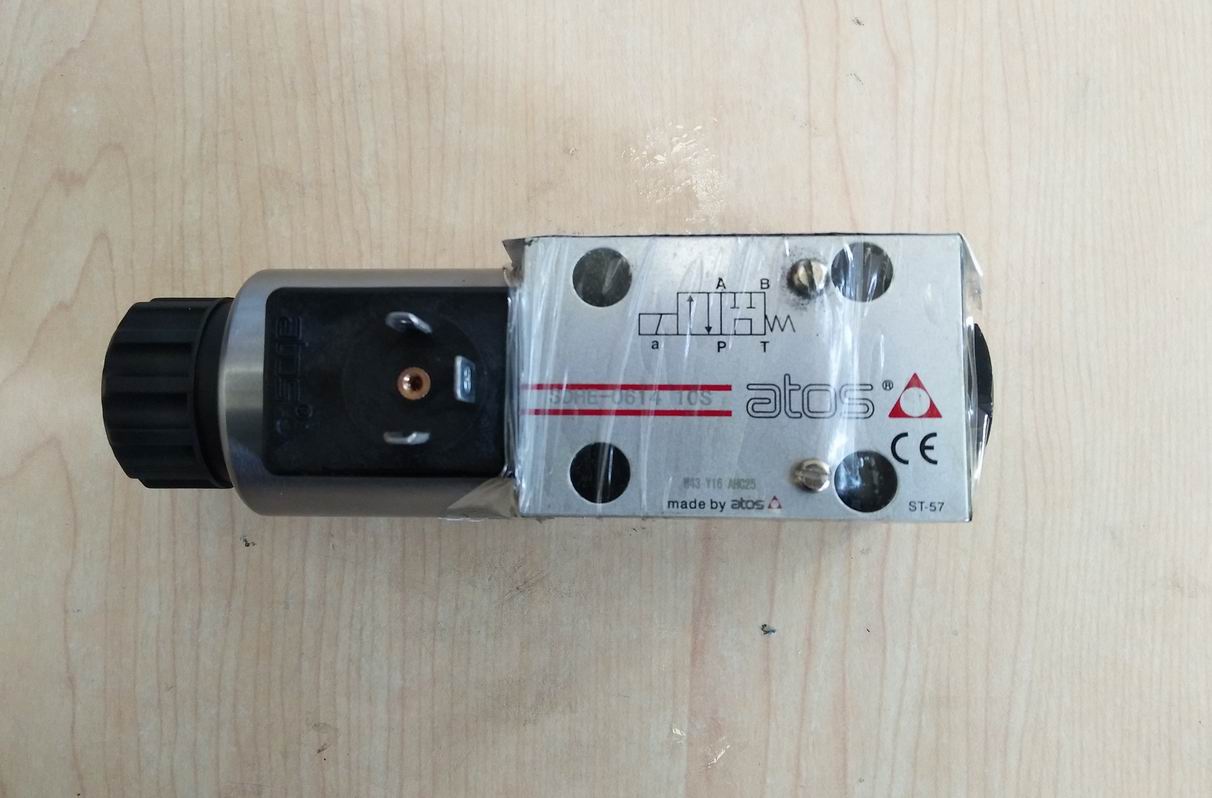 Solenoid reversing valve SDHE-0614-X12DC-1