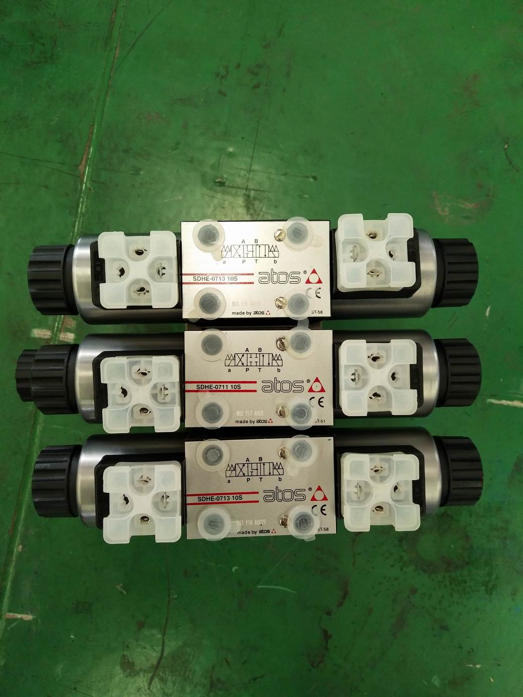 Hydraulic valve group, 24V valve group III, triple 24V-1