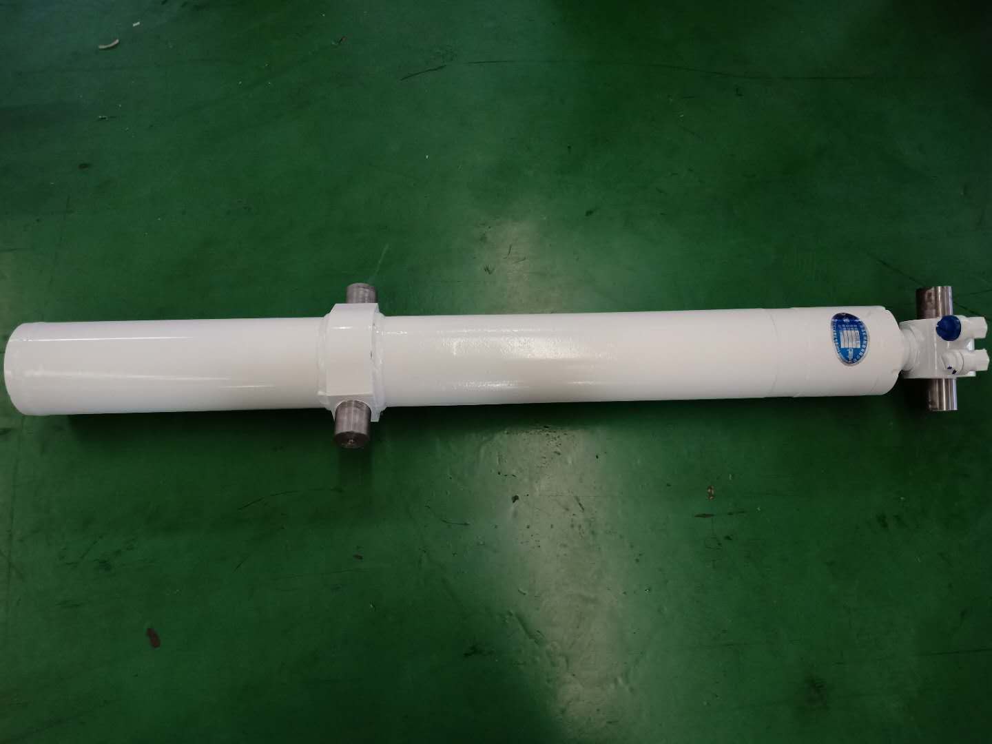 Push plate oil cylinder