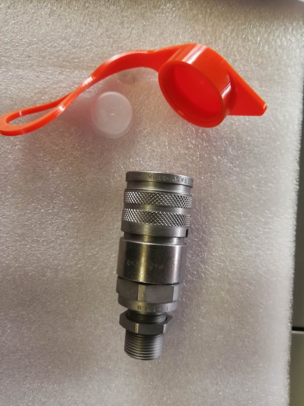 Quick switch connector FFH08-7/2215 F (with dust cap)