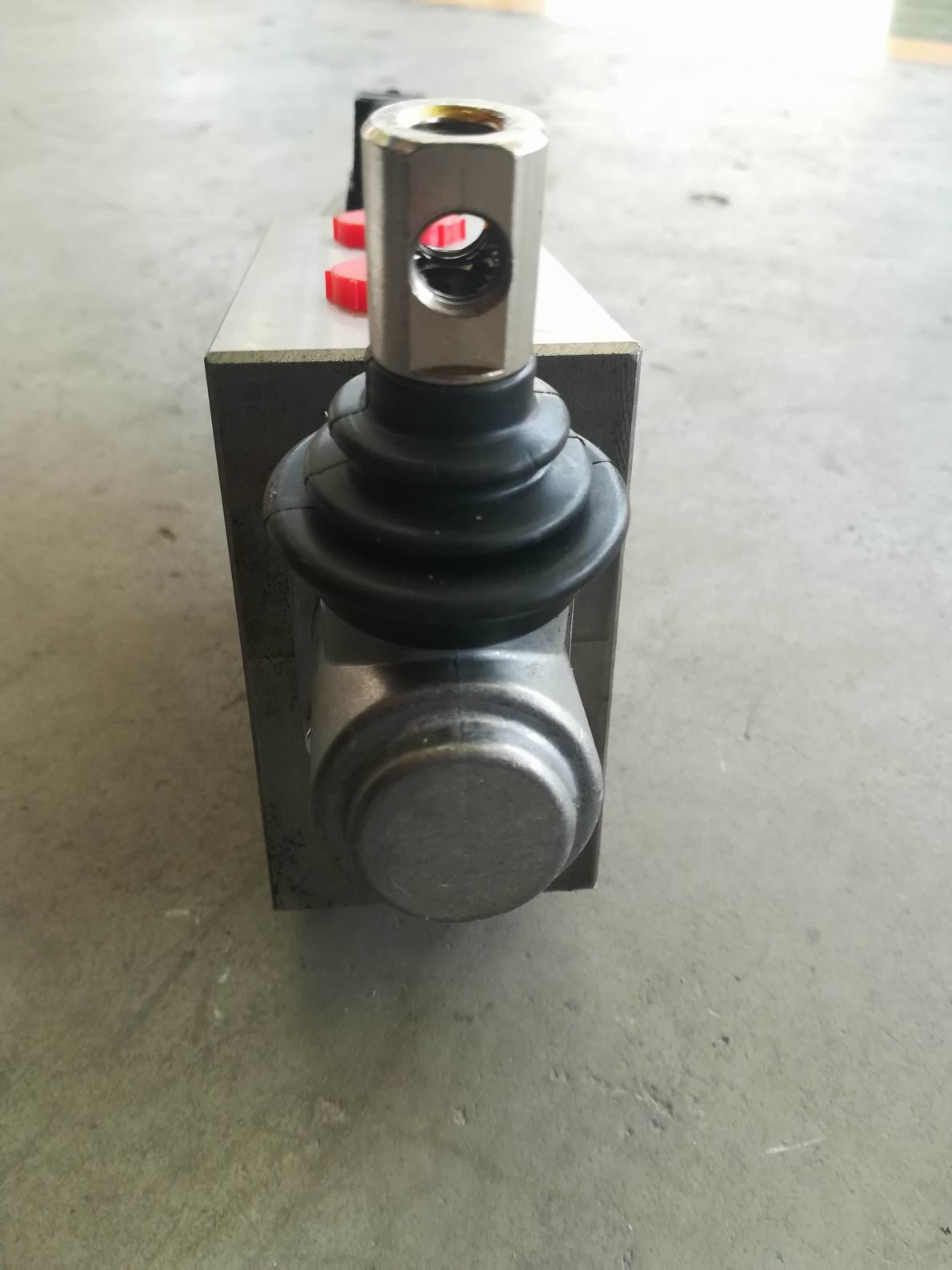 Intermediate working piece; for scraper, skateboard, and bucket cylinder-2