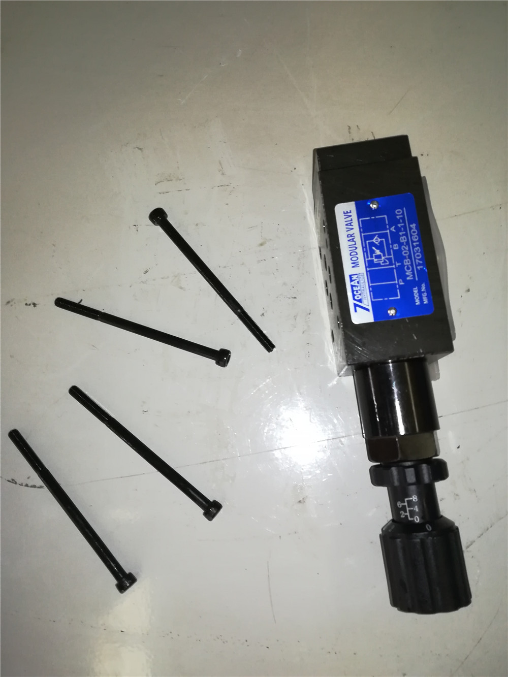 противовесной клапан; MCB- 02-B1-1-10 ; 4401-10775