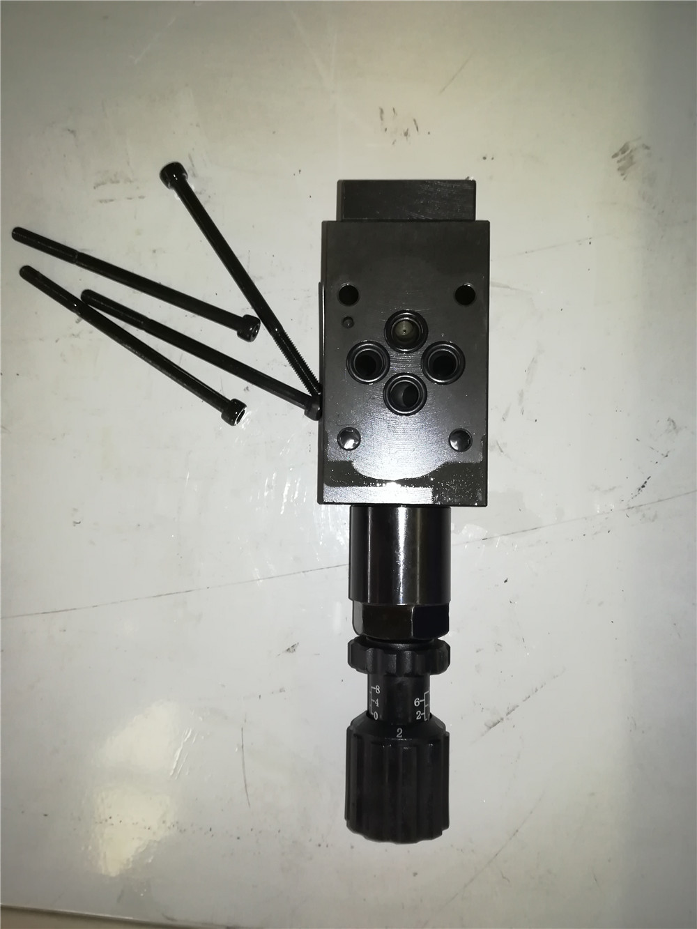 counterbalance valve; MCB-02-B1-1-10; 4401-10775-1