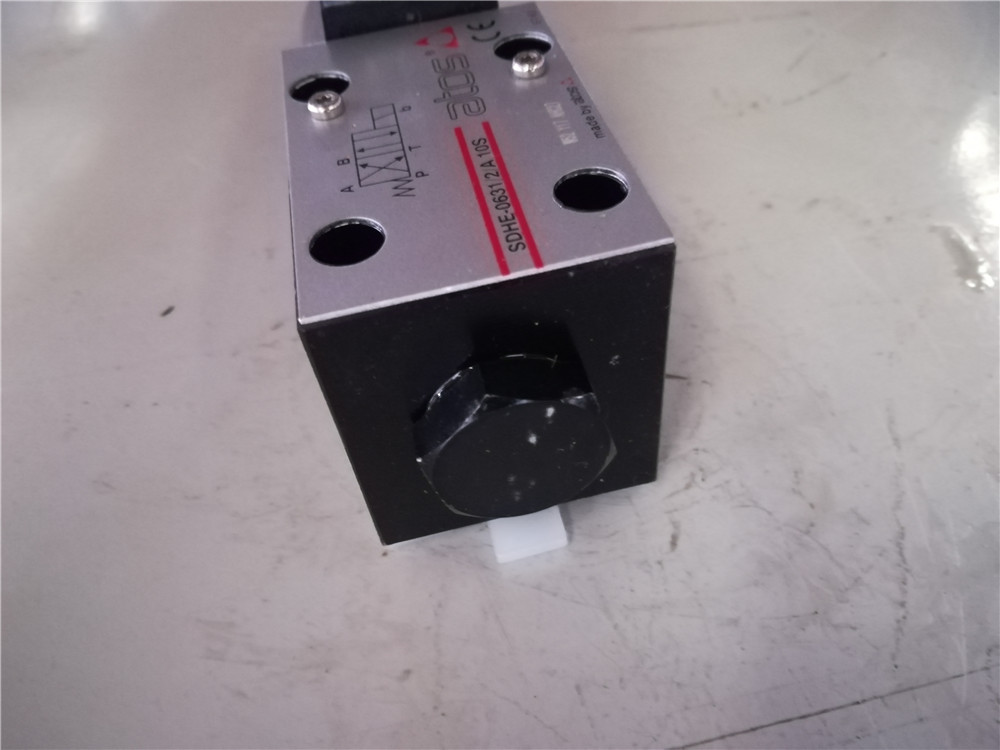 Solenoid reversing valve; SDHE-0631/2/A-X24DC-2