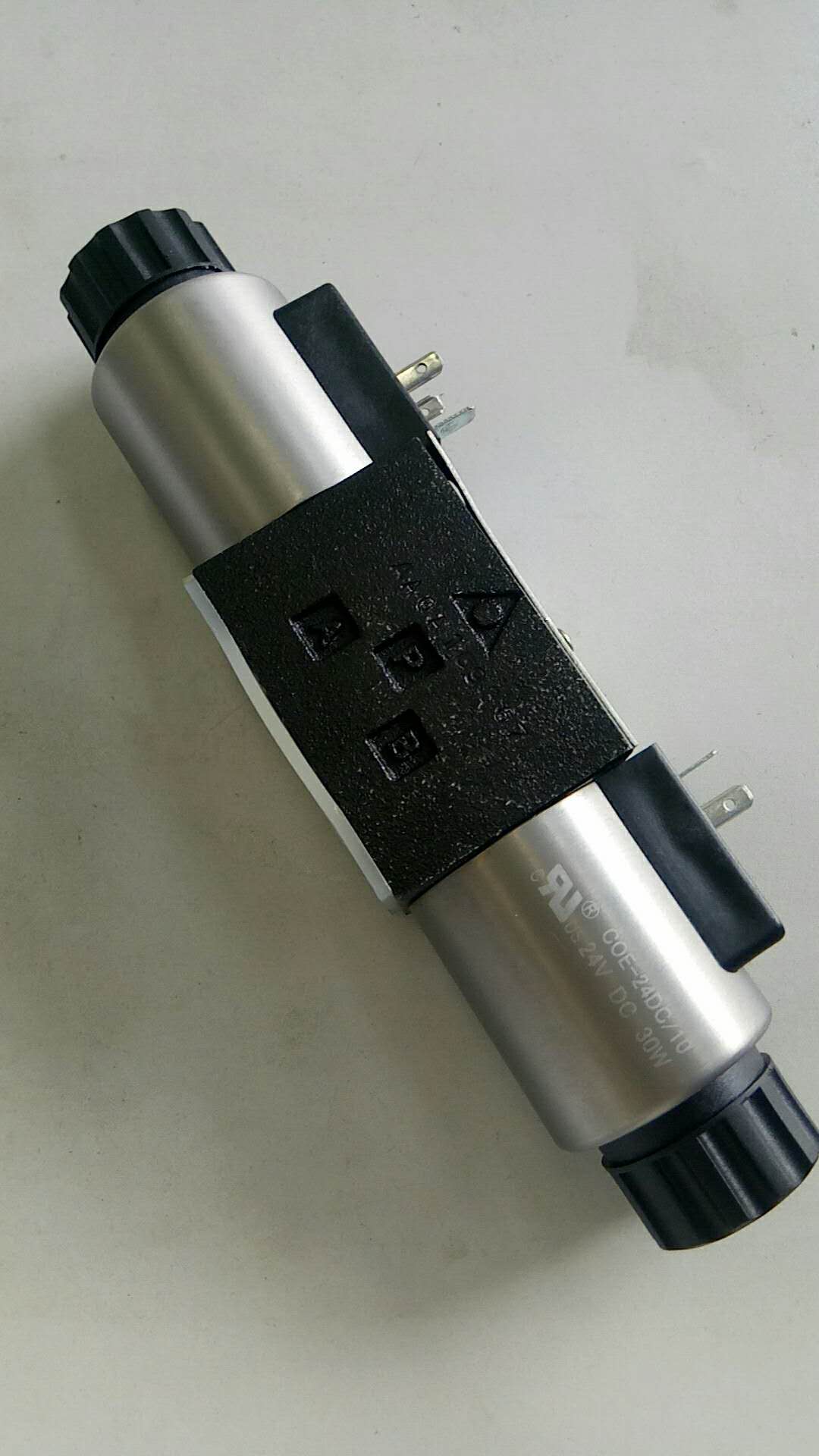 Solenoid reversing valve; SDHE-0714-X24DC; for 4401-11478-1