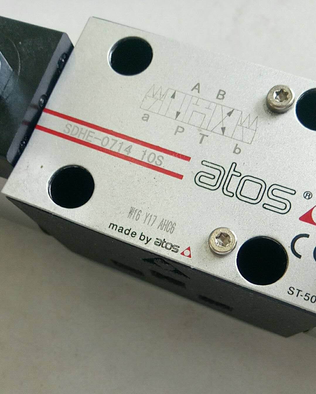 Solenoid reversing valve; SDHE-0714-X24DC; for 4401-11478-2