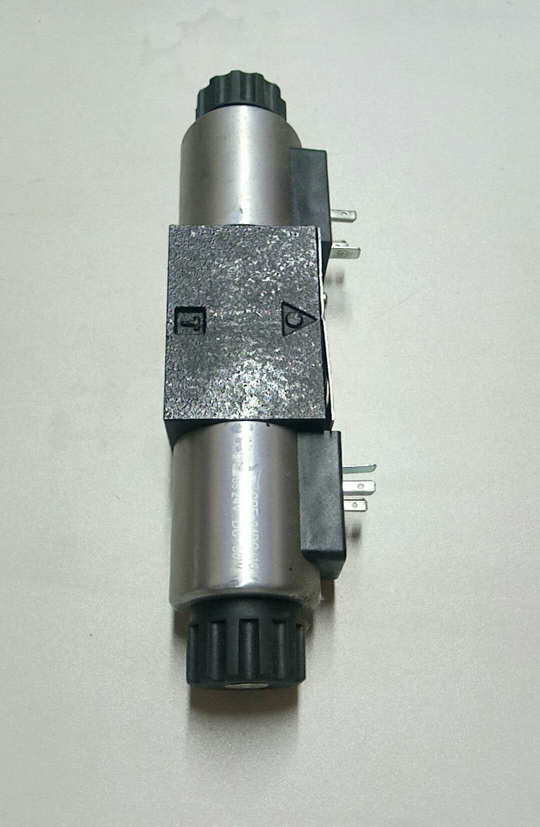 Solenoid reversing valve; SDHE-0718-X24DC; for 4401-12450-2