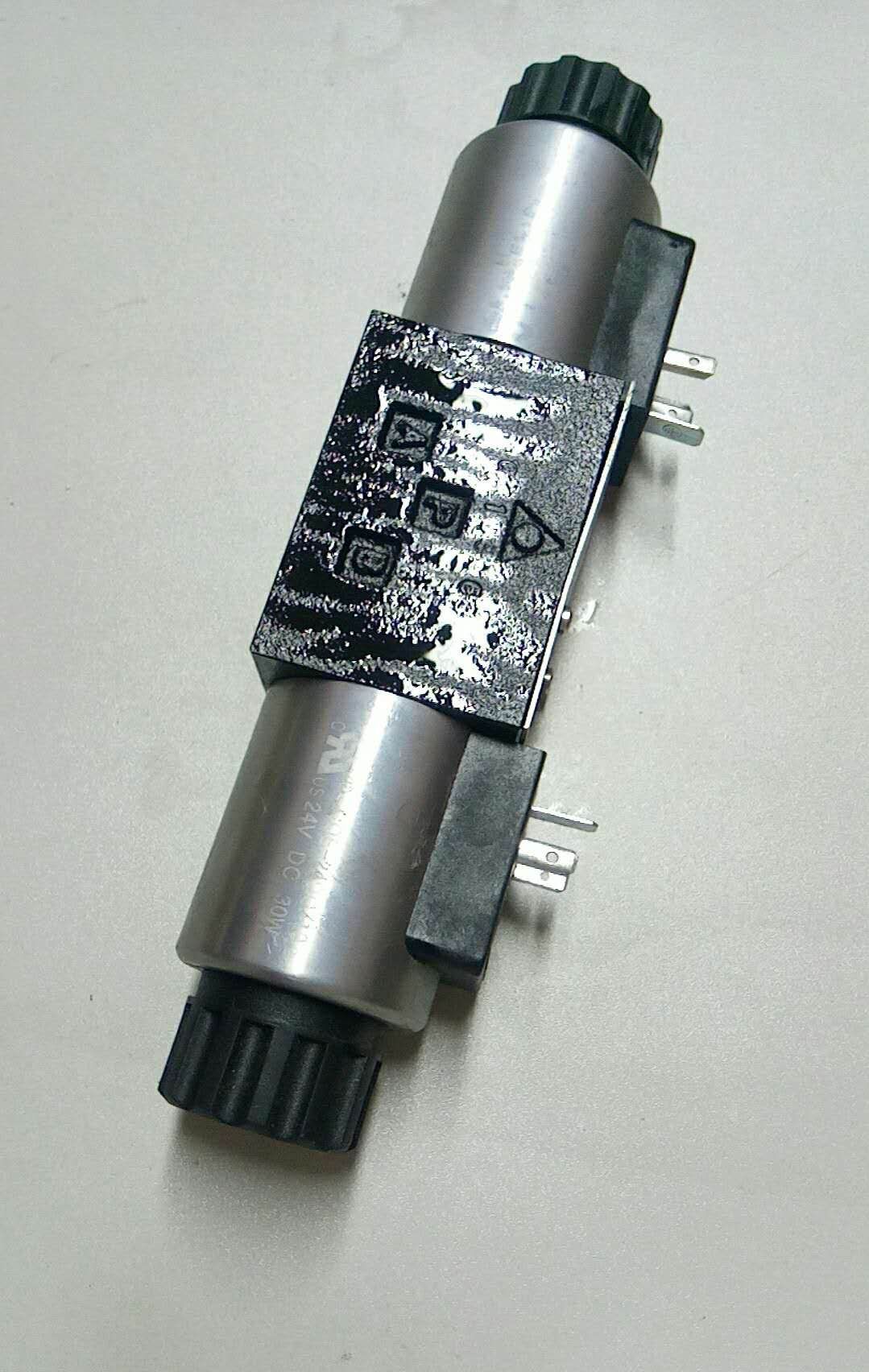 Solenoid reversing valve; SDHE-0718-X24DC; for 4401-12450-3