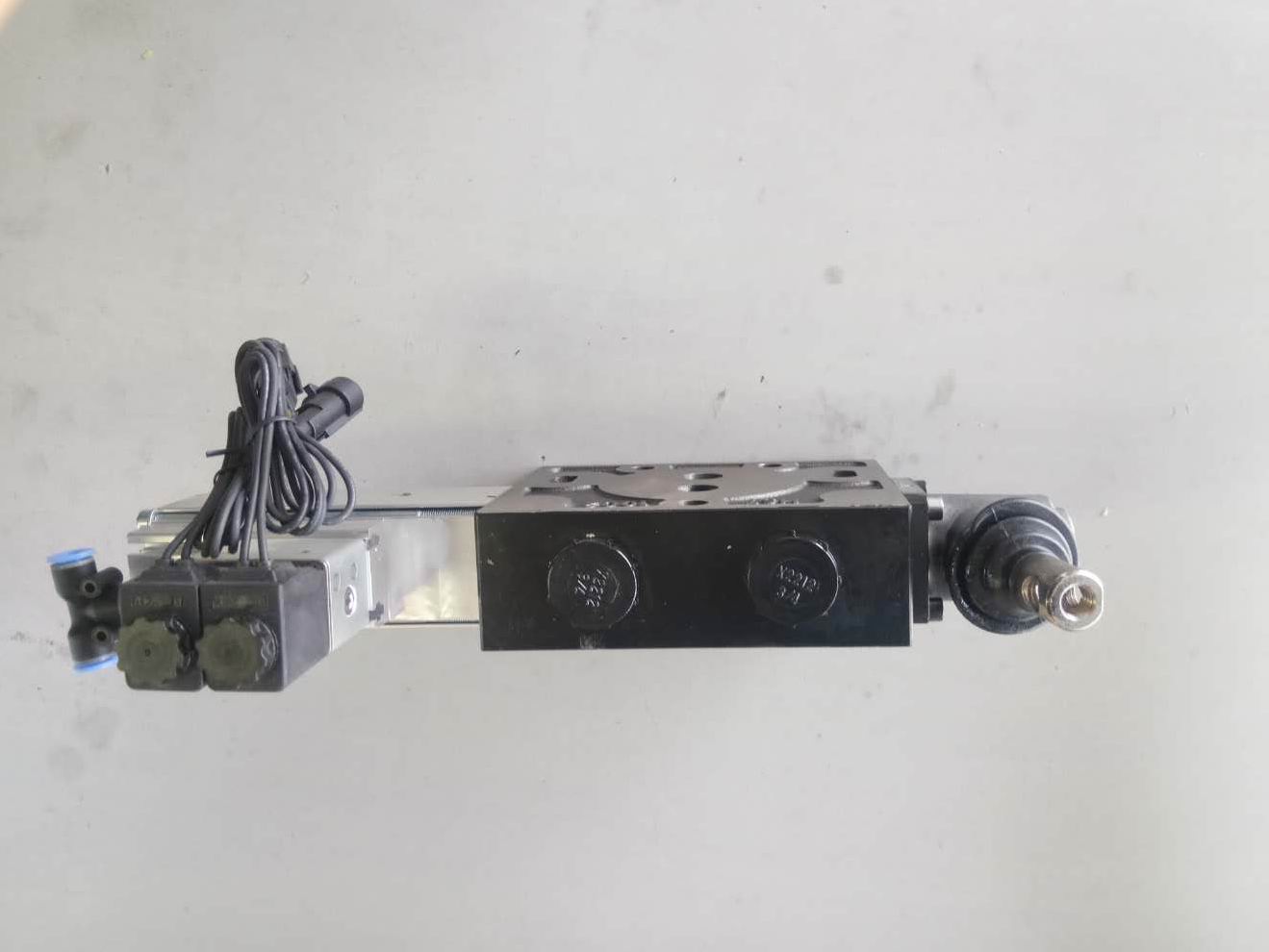 Intermediate working piece; for lifting the cylinder-3