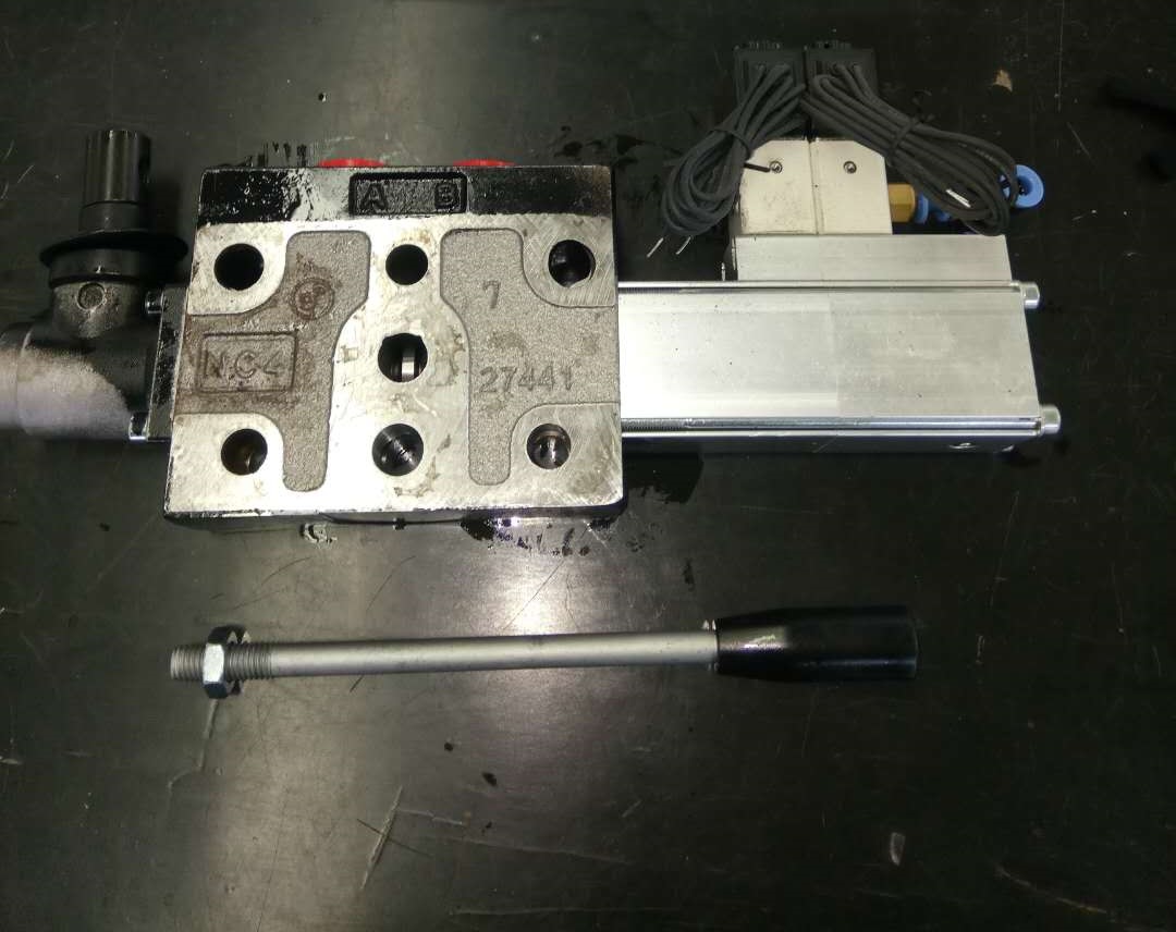 Intermediate working piece; for lifting the cylinder