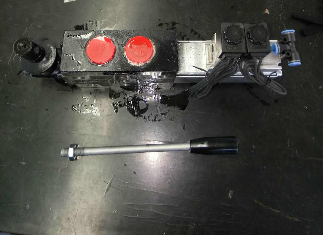 Intermediate working piece; for lifting the cylinder-1