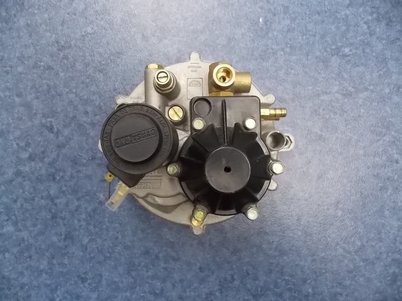 Pressure reducing valve assembly