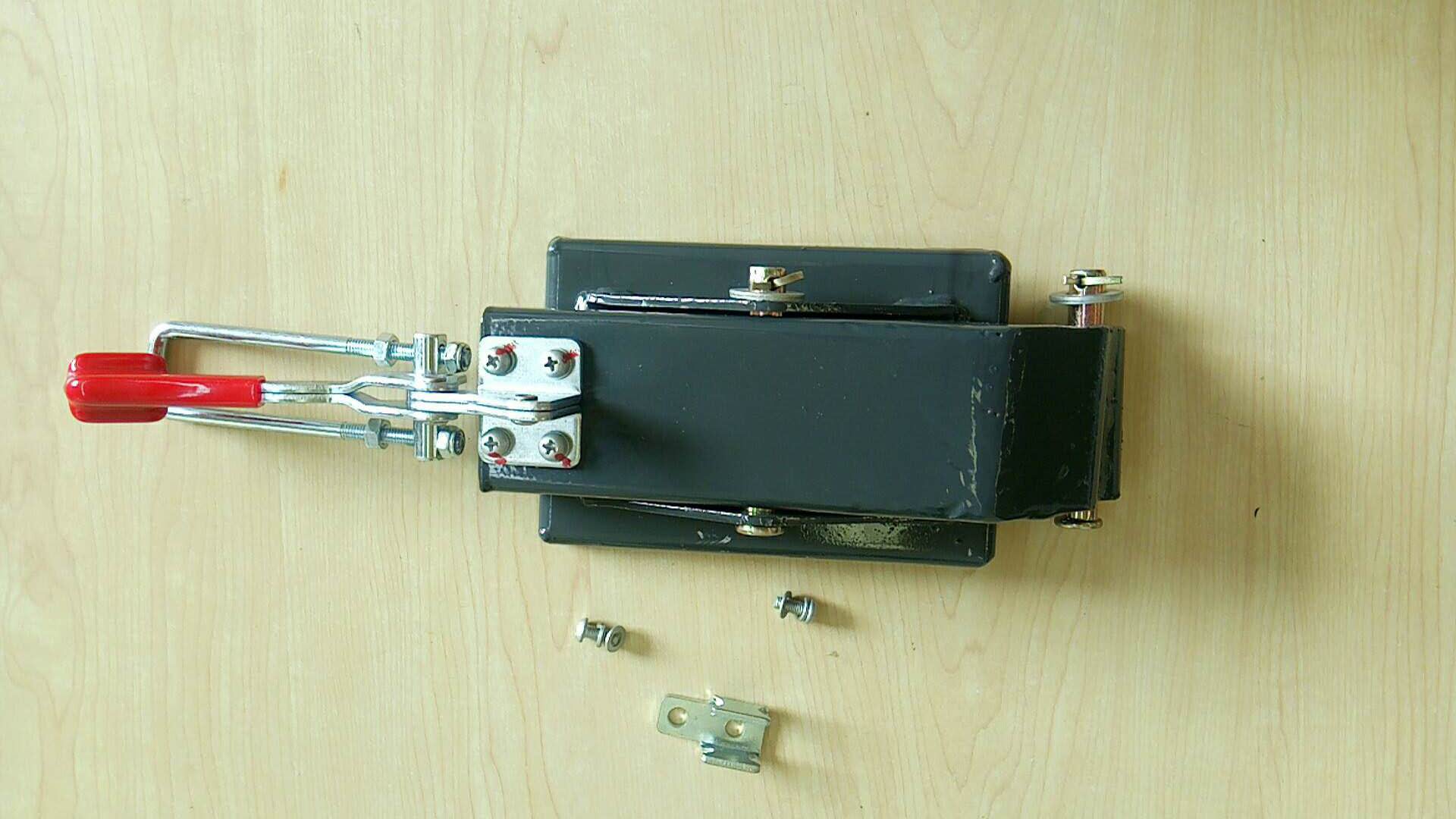 Торцевая крышка бака для сточных вод в сборе