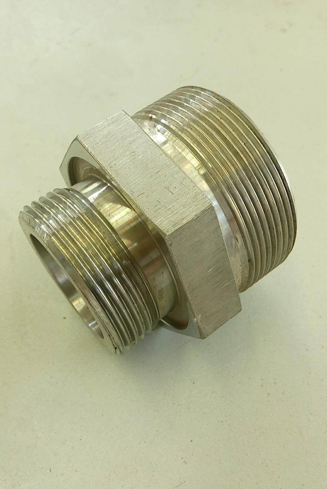 Соединитель водовода нестандартный, внешний G1 1/2